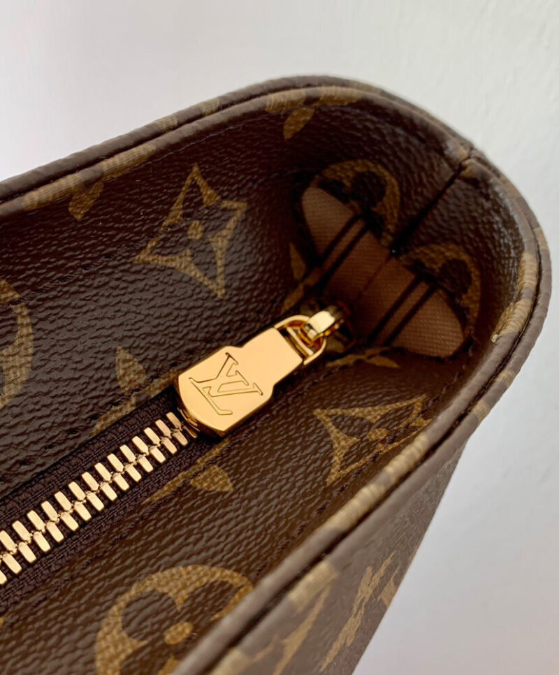Louis Vuitton Piano M12095 Brown